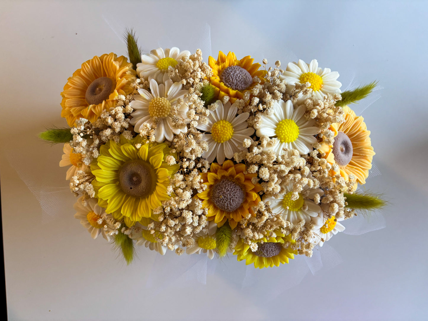 Šopek sončnic in marjetic